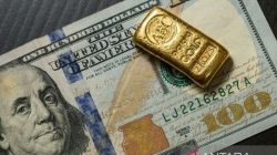 Harga emas naik seiring pelemahan dolar AS